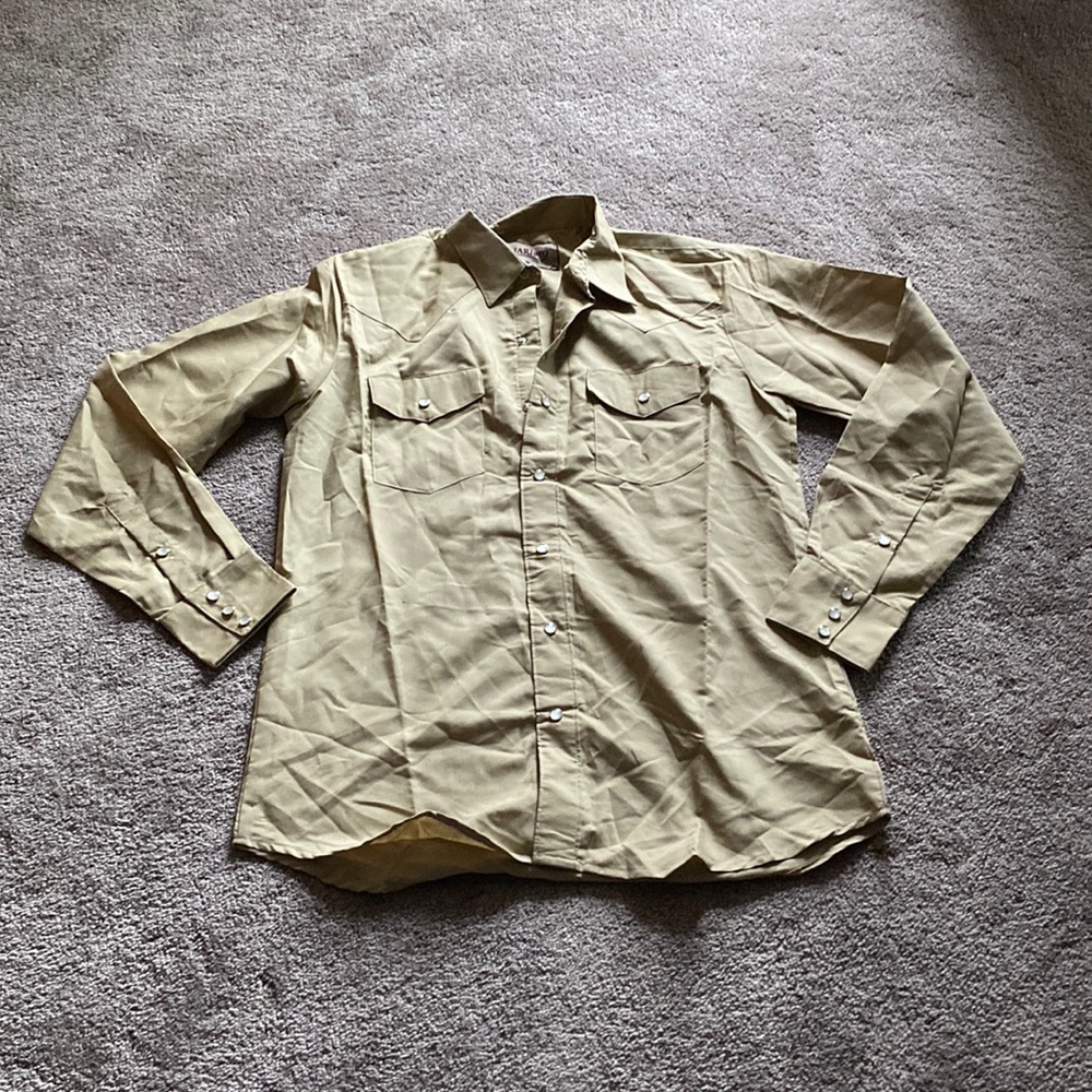 Jaripeo Beige Button Down Long Sleeve Top SIZE M